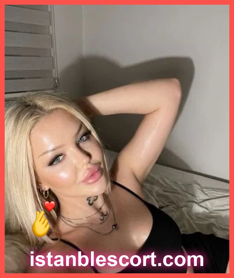 Defne, 27 — Akat vitrin kartı